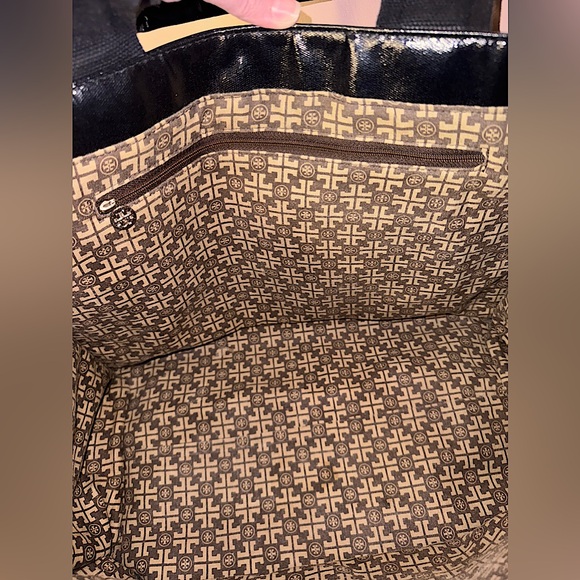 Tory Burch Black Patent Leather Large Hand Bag Shoulder Tote - Picture 11 of 15